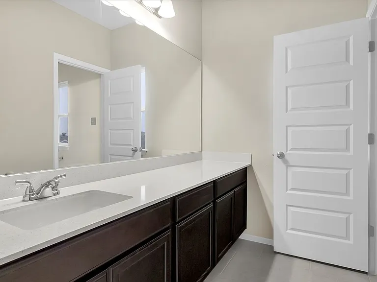 135 Lyndon Dr — Photo 15