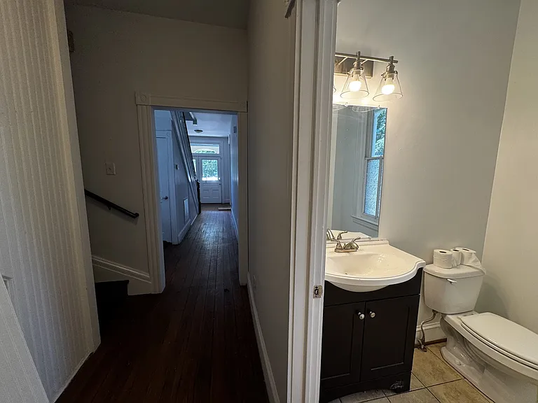 1507 Perry St — Photo 6