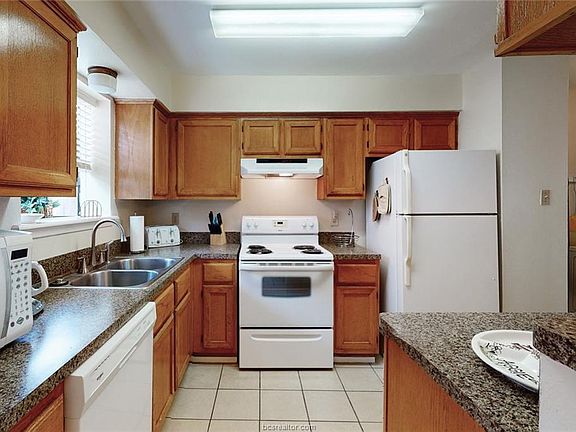 5th image of 1904 Dartmouth St APT B4