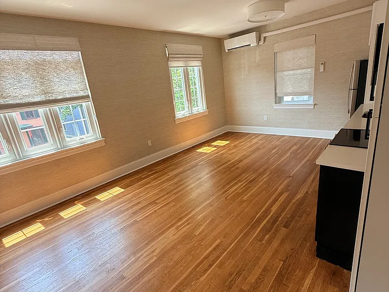 172 Nassau St #202 — Photo 2