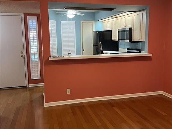 4th image of 896 Wimbledon Dr #896