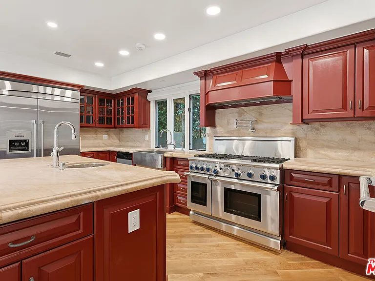 1200 N Doheny Dr — Photo 11