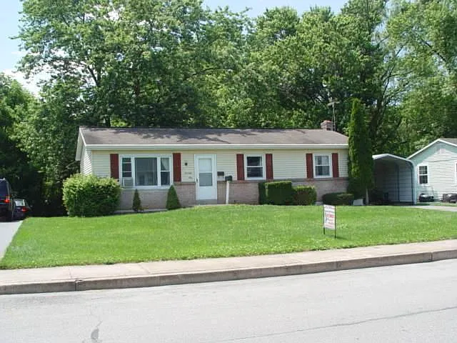 1071 James Ave photo 1