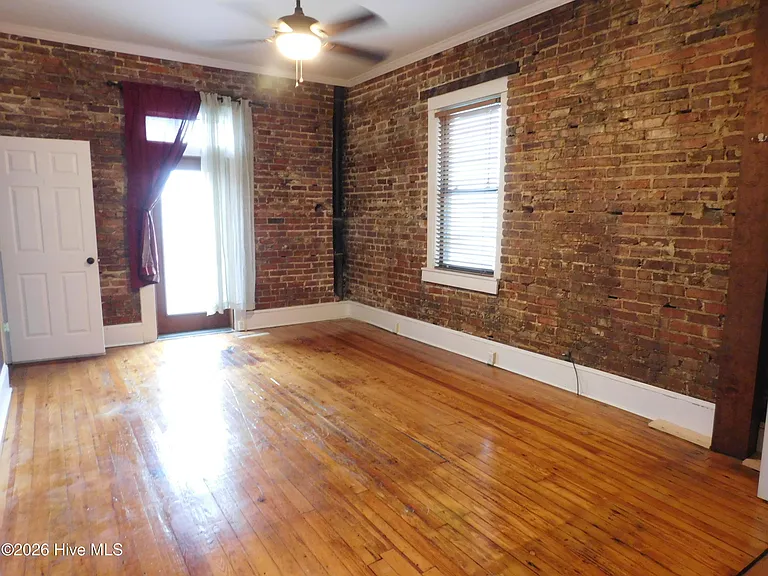 216 Middle St #B — Photo 6