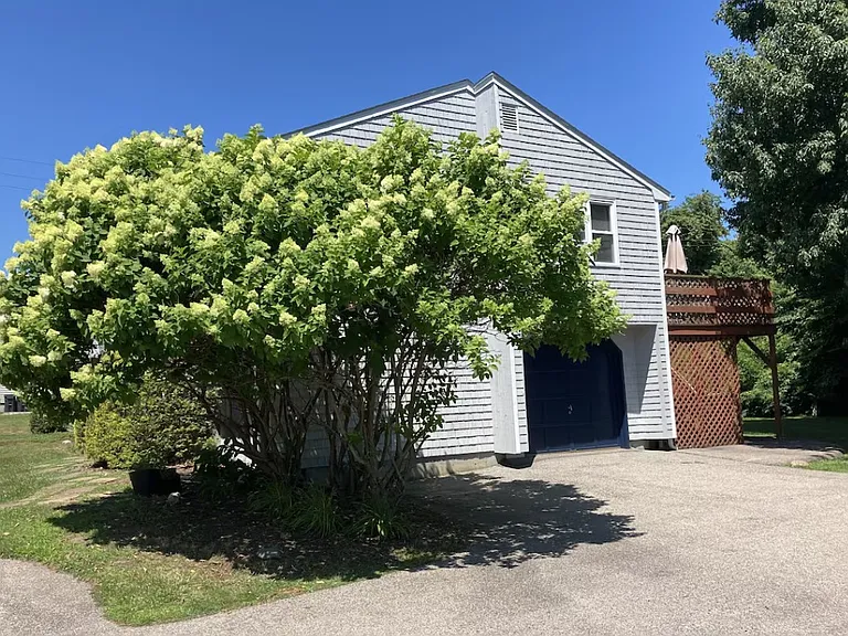 34 Gardenia Ln — Photo 3