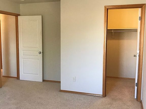 2nd image of 1018 N River Rock Dr