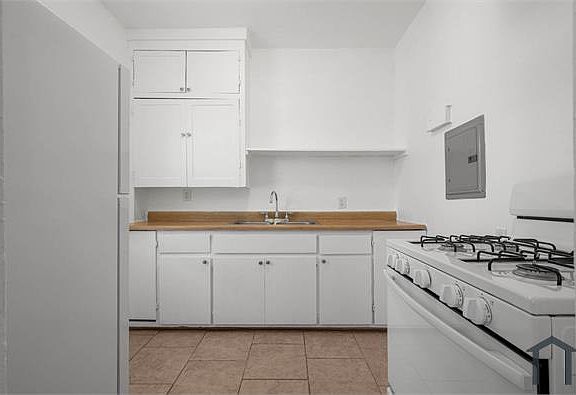 5th image of 910 S Mariposa Ave APT 17