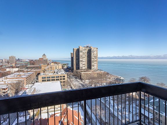 4th image of 6166 N Sheridan Rd APT 14C