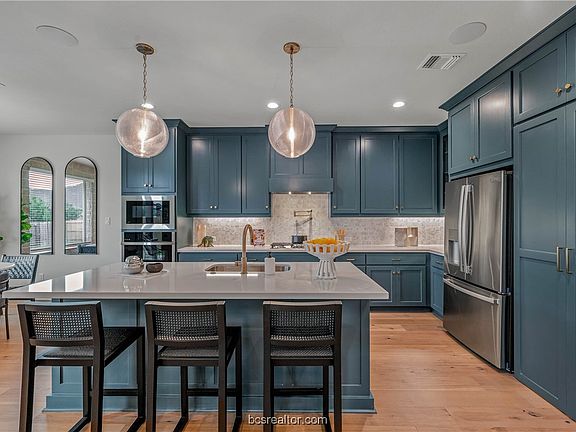 7th image of this home
