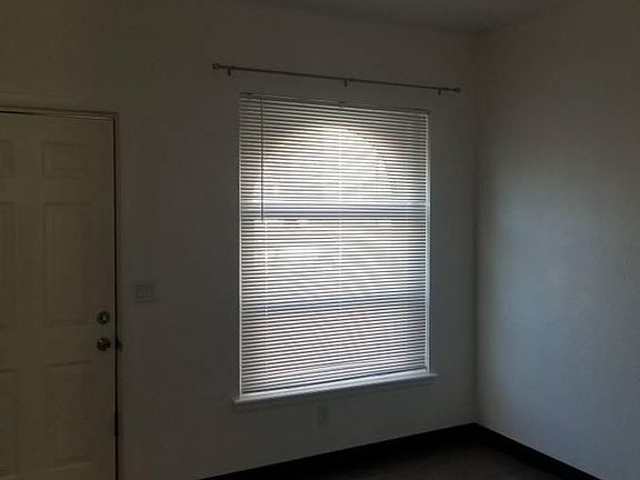 3rd image of 1910 E 38th Ave