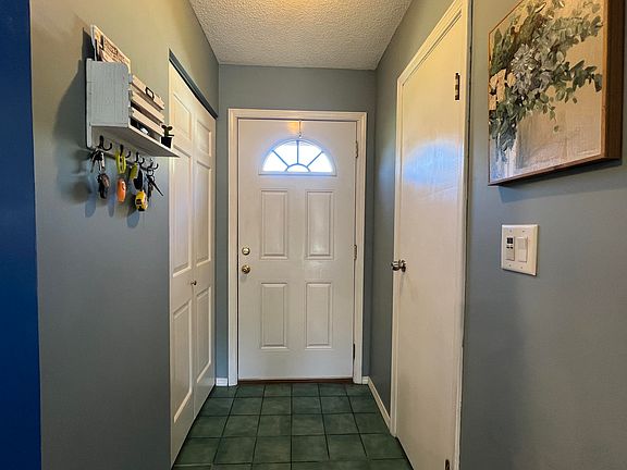 3rd image of 2543 Dover Ln