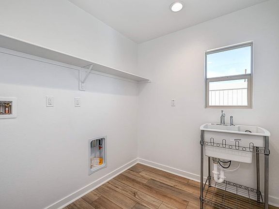 5th image of 1559 Lismore Ln