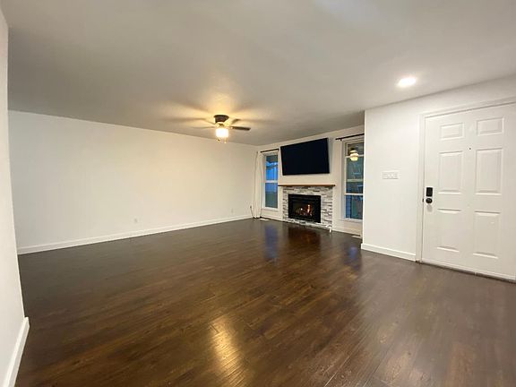2nd image of 8389 Hickory Pl NE