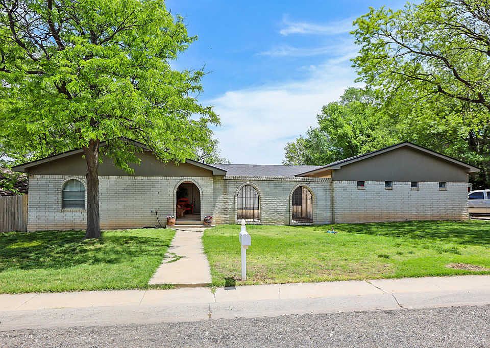 1st image of 4 Bramblewood Ln
