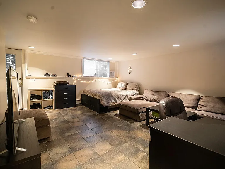 2 Hingham St #8B — Photo 17