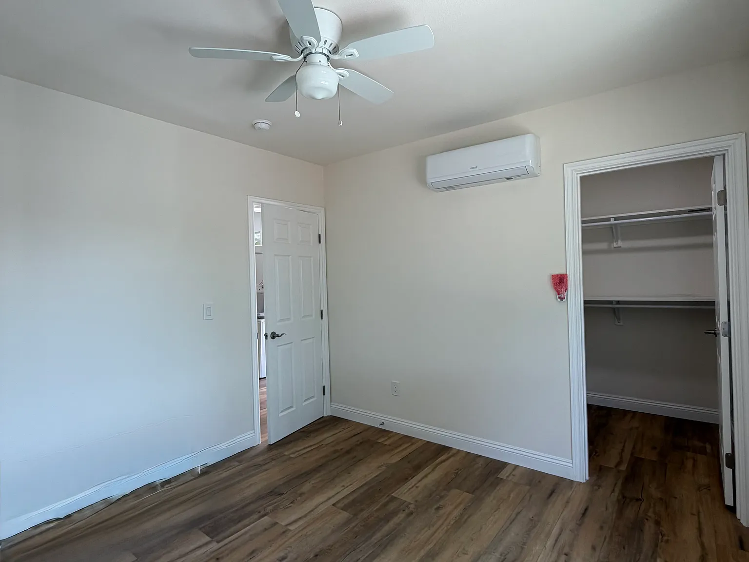 1515 E Rowland Ave — Photo 3