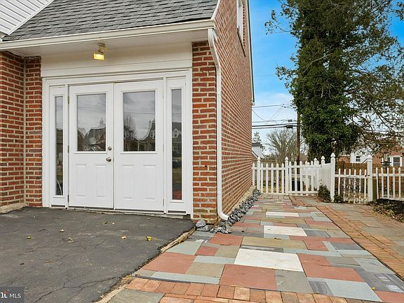 3rd image of 223 Ivy Rock Ln