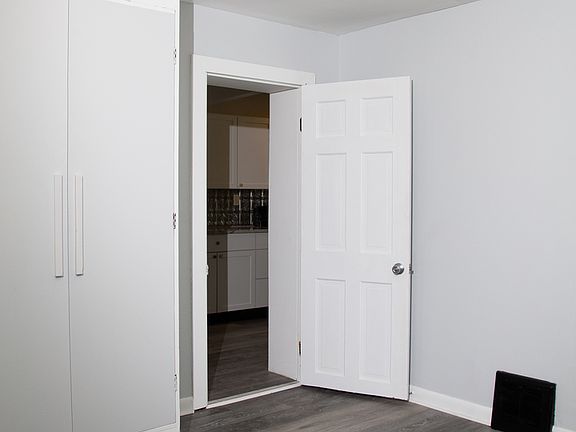 2nd image of 504 S Sangamon Ave