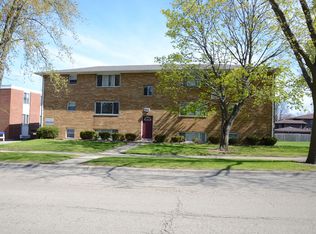 911 Greenbrier Rd #2B-1BA, Dekalb, IL 60115