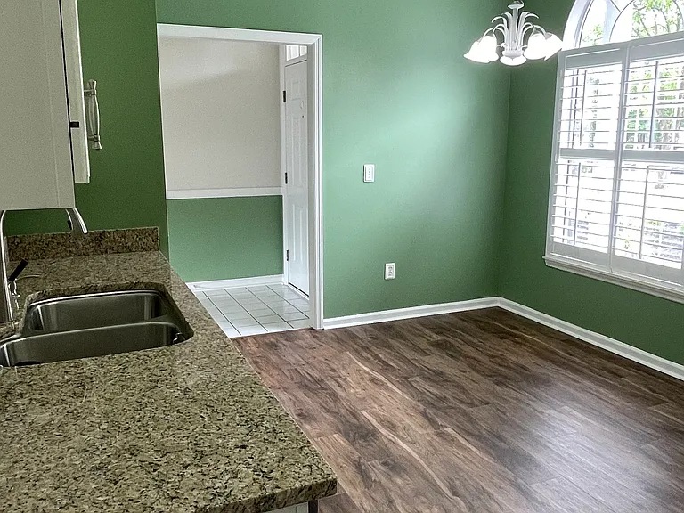 502 Larkspur Ct — Photo 4