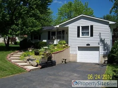 418 Weston Ave photo 1
