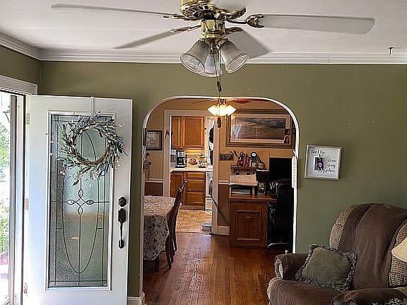 Living room to the kitchen