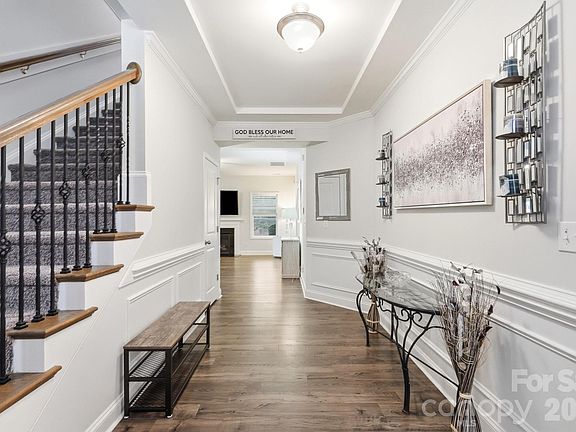5th image of 511 Rosemore Pl