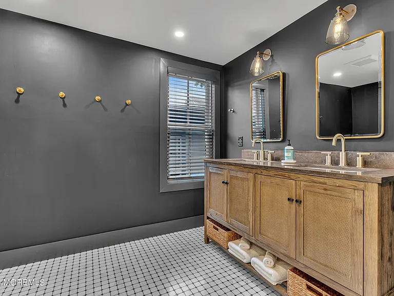 64 Webb Ave — Photo 17
