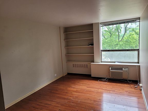 5th image of 1360 N Sandburg Ter APT 405