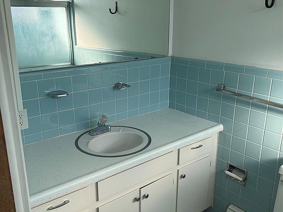5th image of 17121 Redford St APT 213