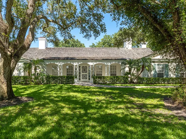 290 Llwyds Ln, Indian River Shores, FL 32963