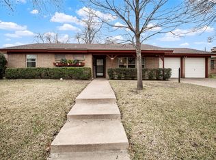621 Cullum Ave, Hurst, TX 76053