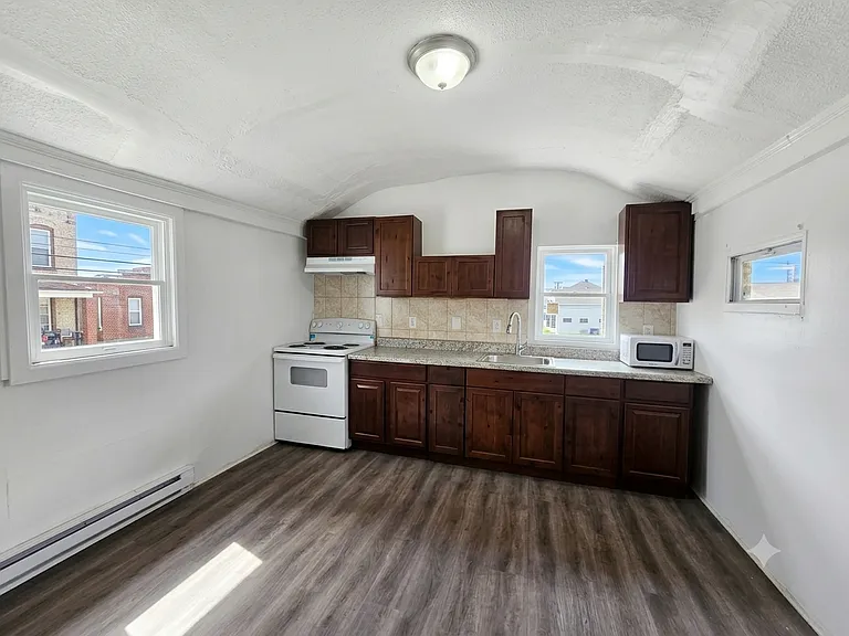 39 Elm St — Photo 6