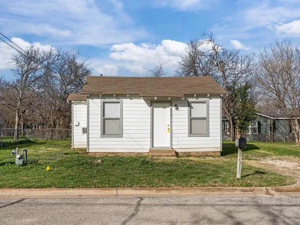 313 Hallvale Dr, White Settlement, TX 76108