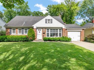 915 N Pine Ave, Arlington Heights, IL 60004