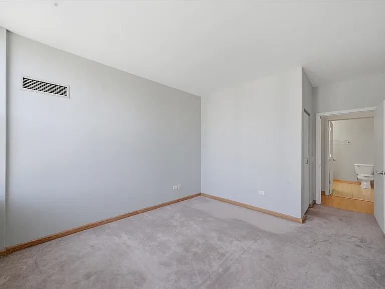 330 N Jefferson St #1606 — Photo 9