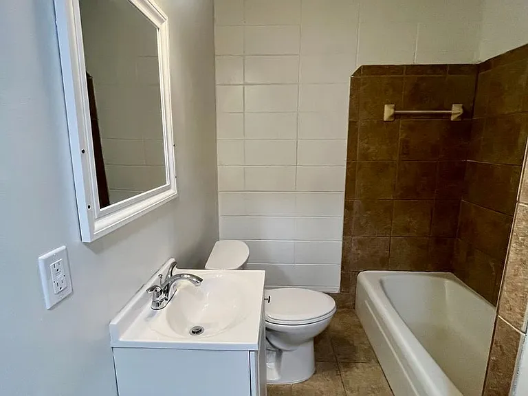 2409 University Dr — Photo 6
