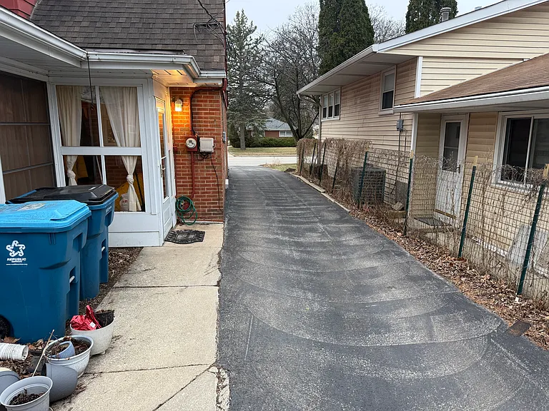 121 N Main St — Photo 16