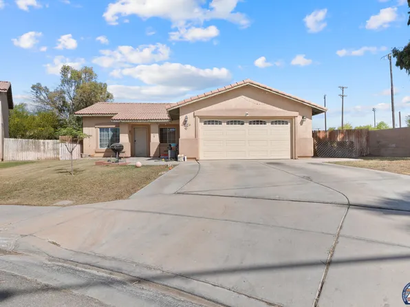 826 Spruce Ct, Brawley, CA 92227