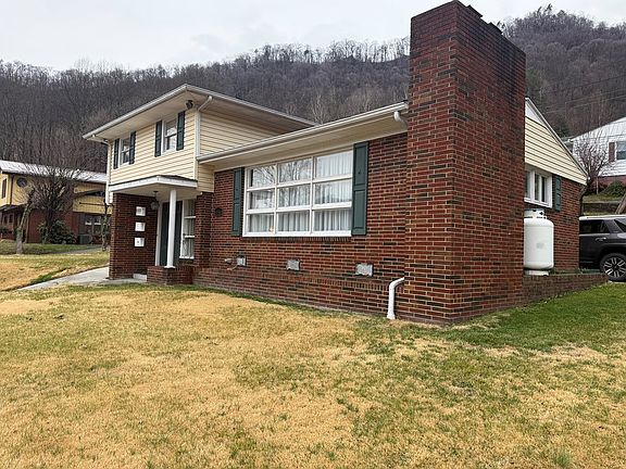 2nd image of 1016 Plum Ln