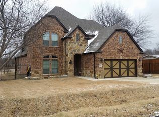 8412 Franklin Ct, North Richland Hills, TX 76182