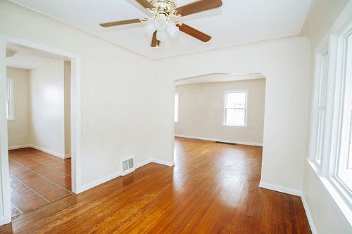 3rd image of 3448 Jeannette Ave