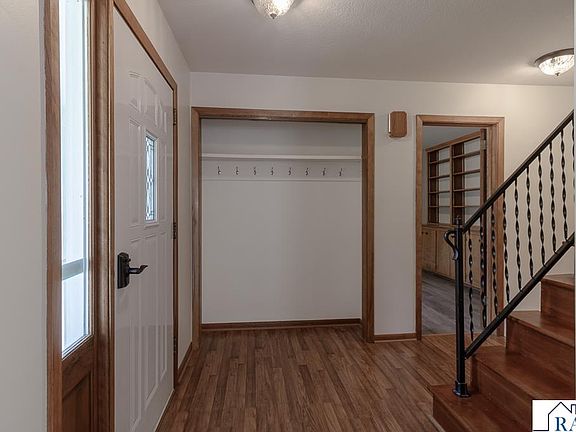 3rd image of 322 E Blue Earth St