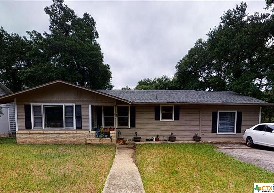 2nd image of 130 E Hillcrest Dr