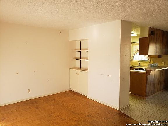 5th image of 723 Marquis Ln