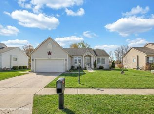402 Shawnee Loop S, Pataskala, OH 43062