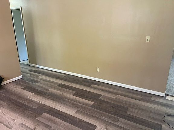 4th image of 2451 S Meadowbrook Ave
