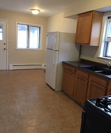 5th image of 9037 Lamon Ave #2