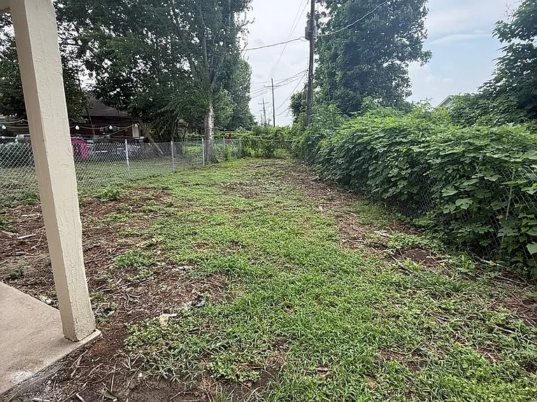 2041-2043 Helm Dr — Photo 17