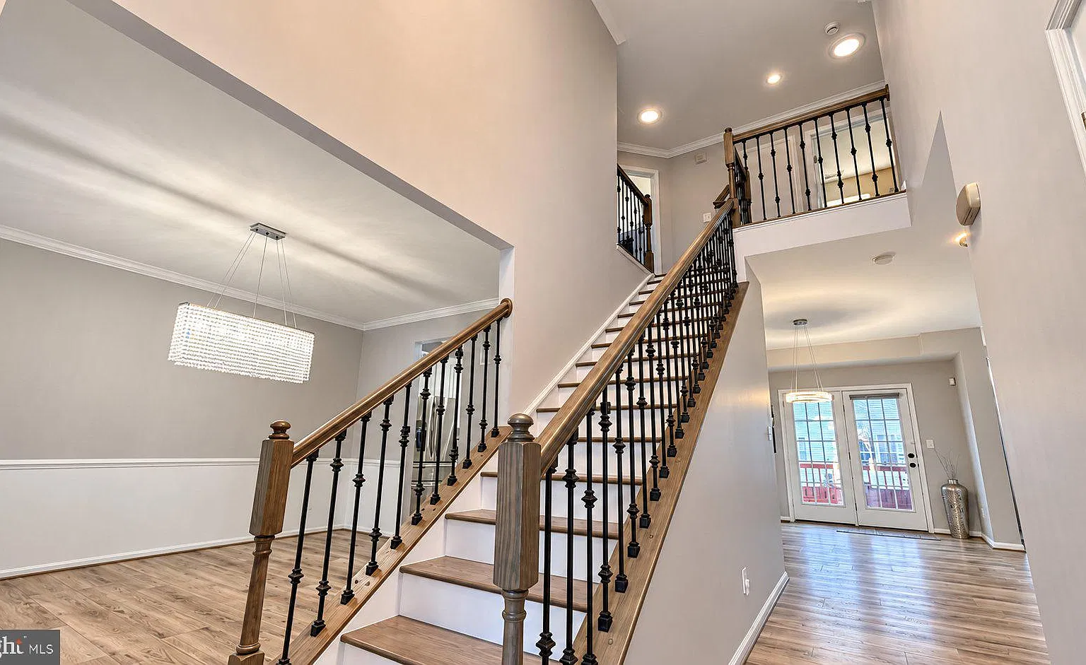 4 bed, 2.5 bath, 2584 sqft, $3,300 — Photo 3